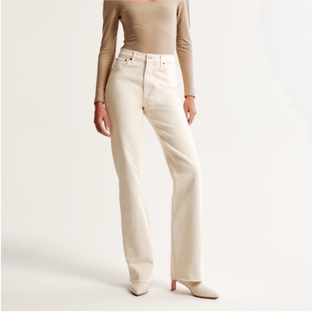 Nearly-New Cream Abercrombie 90s Relaxed High Rise 31 / 12